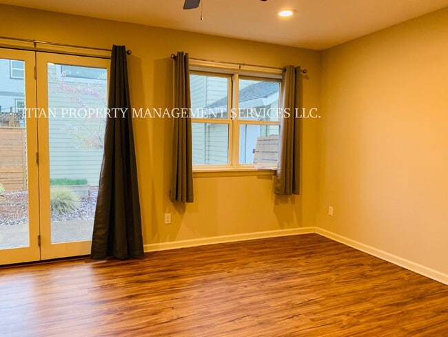 Building Photo - Beautiful 3BR/2BA Home in NE Portland | 1,600 Sq Ft | Private Fenced Yard | W/D Included