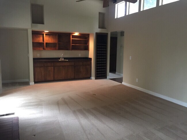 Building Photo - 3 B/R 2.5 BA-Beautiful Home in Nice Yuba City Neighborhood AVAILABLE NOW