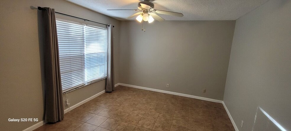 Building Photo - 4036 SW 67th Terrace