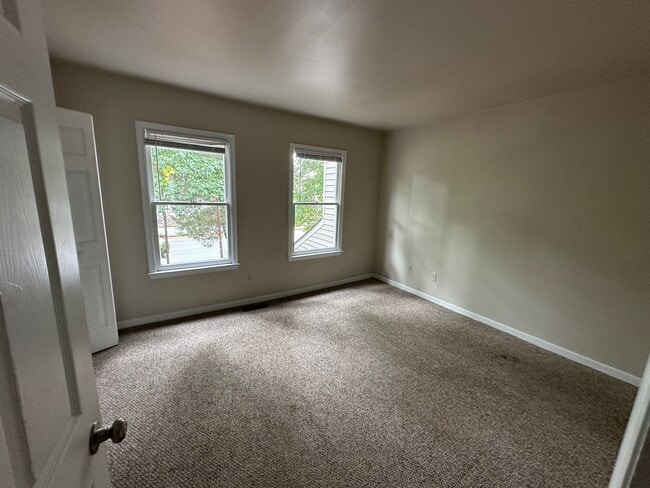 Building Photo - MUST SEE TOWNHOUSE!!!