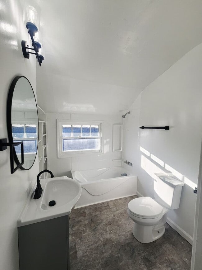 Building Photo - 426 Hazel Ave