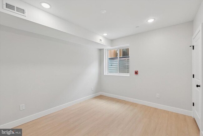 Building Photo - 520 W Susquehanna Ave