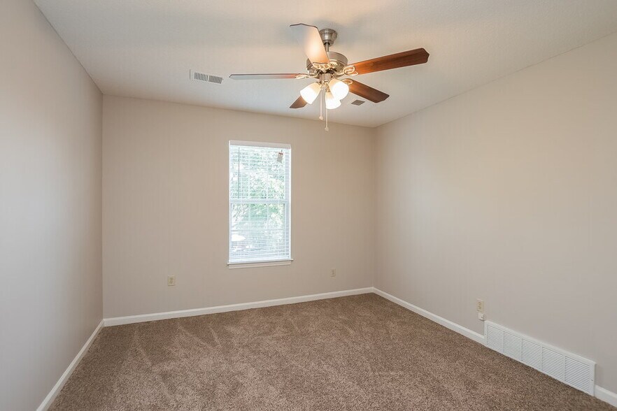 Building Photo - 1640 Saddle Ln