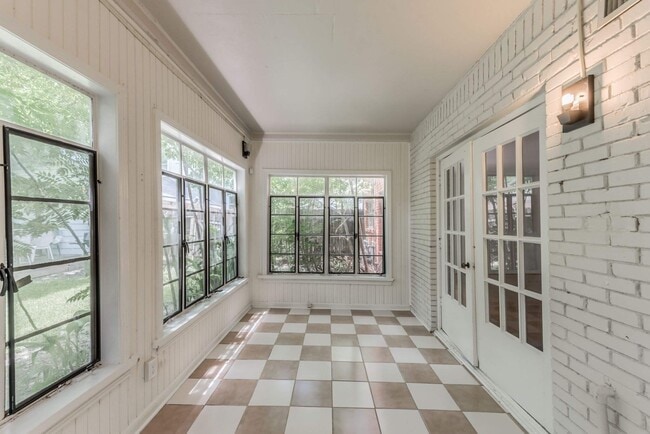 Sun Room - 2027 Sheridan St
