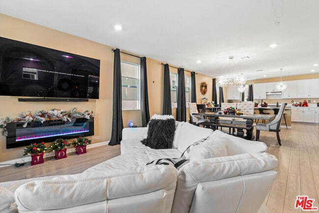 Building Photo - 720 Grace Ave