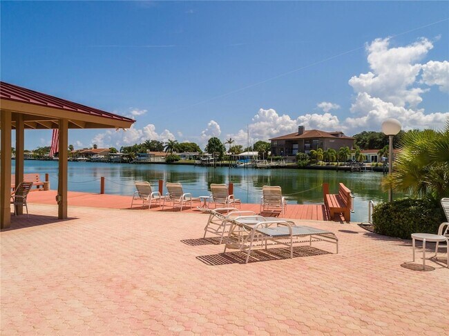 Building Photo - 121 Island Way