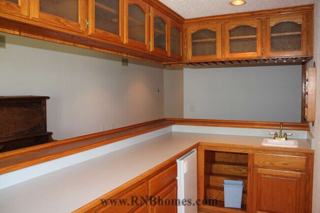Building Photo - 677 Hoppe Ln