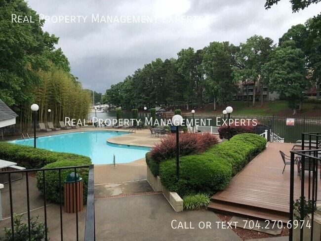 Building Photo - 20119 Henderson Rd