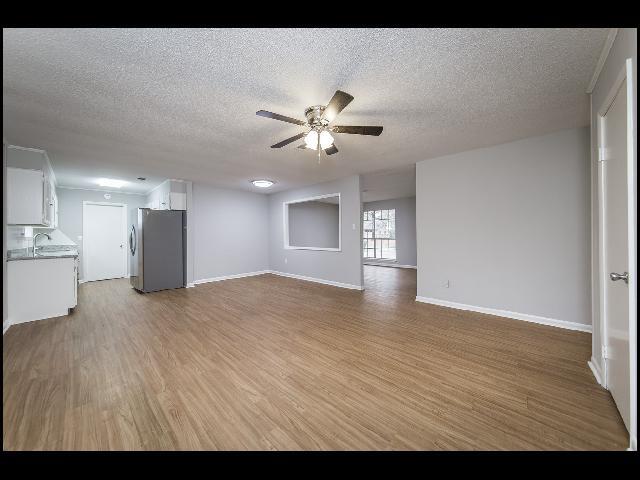 Building Photo - 143 Oaklawn Dr