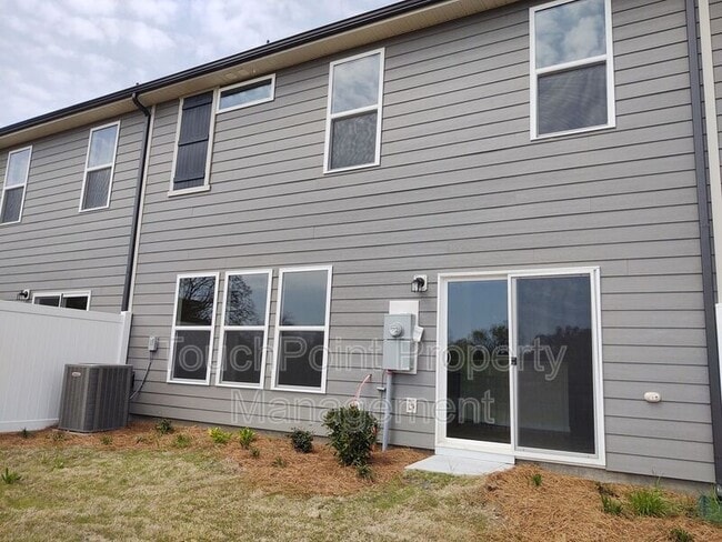 Building Photo - 23014 Clarabelle Dr