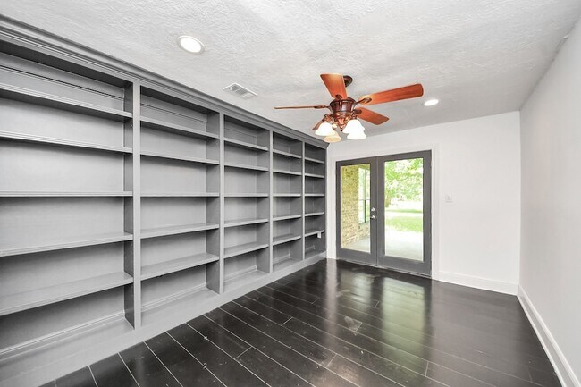 Building Photo - 4126 Pecan Bend Dr