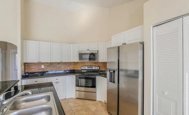 Building Photo - 9450 Chelsea Dr