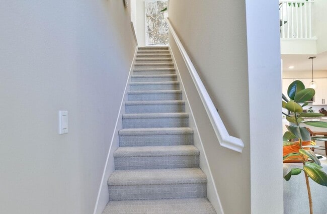 Building Photo - Milpitas Penthouse Condo 2 bed / 2 bath, m...