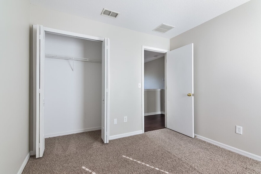Building Photo - 18832 Sunterra Dr
