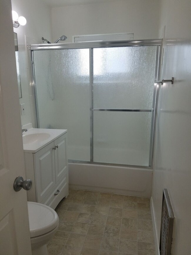 Building Photo - Large North Torrance House. Torrance Schools, Huge yard, 2 car garage hookups **OPEN HOUSE EVERY ...