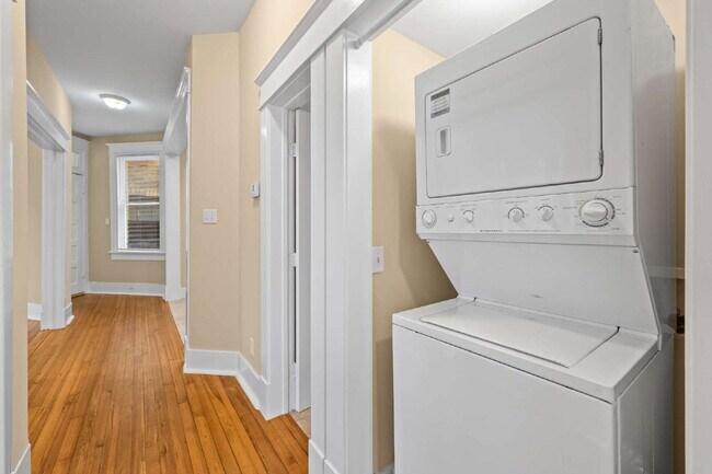 Building Photo - Upscale Historic 3BR/2BA Condo with Rare G...