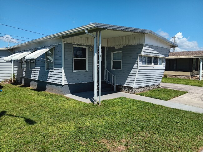 Building Photo - 915 49th Ave Terrace W