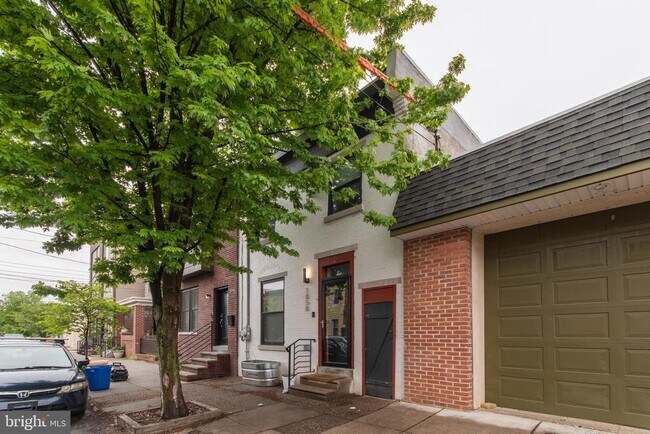 Building Photo - 1858 Tulip St