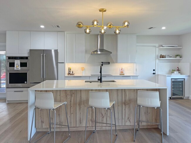 Building Photo - Fully Remodeled Snell Isle Luxury Home - A...