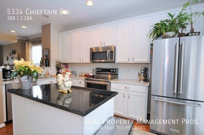 Building Photo - Gorgeous 4 Level End Unit in Upscale Windy...