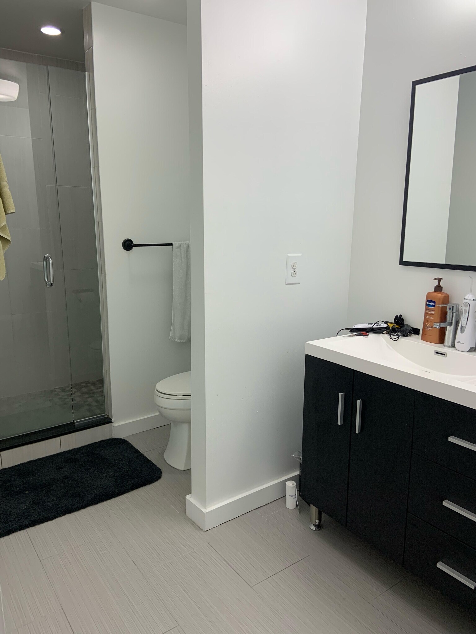 Building Photo - 2995 Livingston St