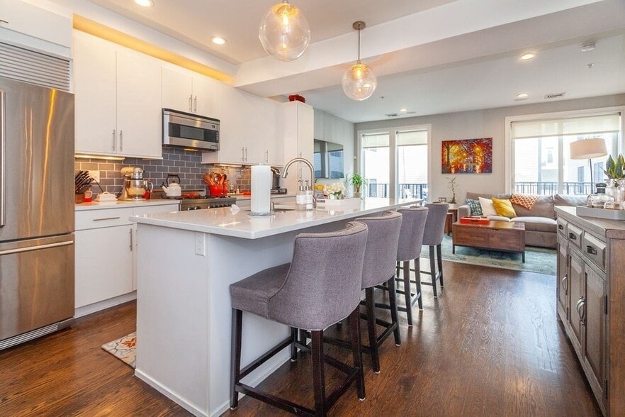 Primary Photo - 111 B St