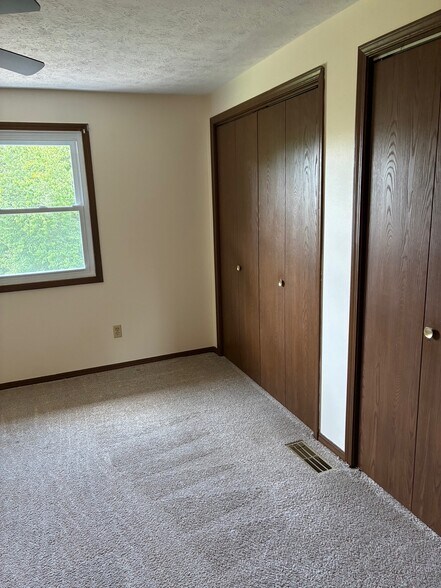 Building Photo - 2934 Thackeray Ave NW