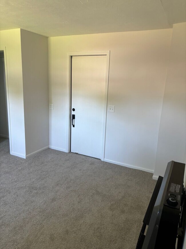 Building Photo - 924 S Madison St