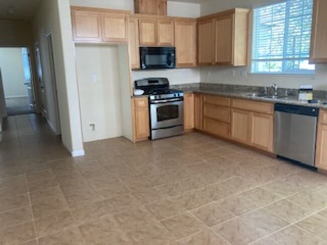 Building Photo - Single Level 3 Bedroom 2 Bath House in West Santa Rosa