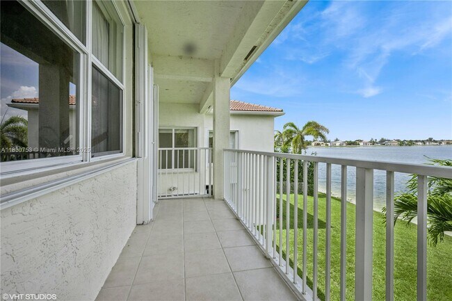 Building Photo - 4954 SW 186th Way