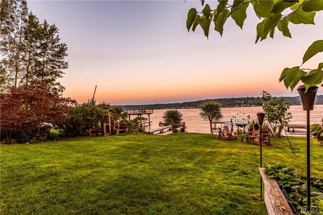 Building Photo - Stunning Lake Sammamish 50 Foot Waterfront...