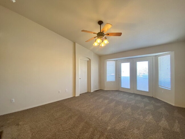 Building Photo - GATED COMMUNITY - 3 Bedroom w/Loft