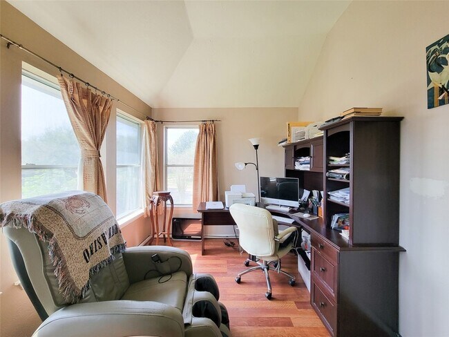 Building Photo - 8002 Weeping Willow Pl