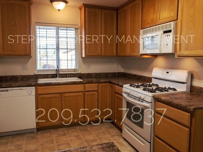 Building Photo - Serene Mountain Living at Clouds Rest: Stunning 3-Bedroom Home with Views