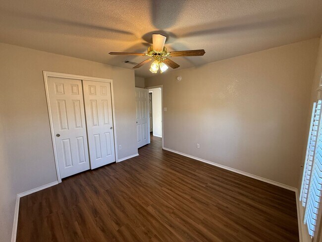 Building Photo - 4 Bedroom, 2 Bathroom House in Killeen wit...