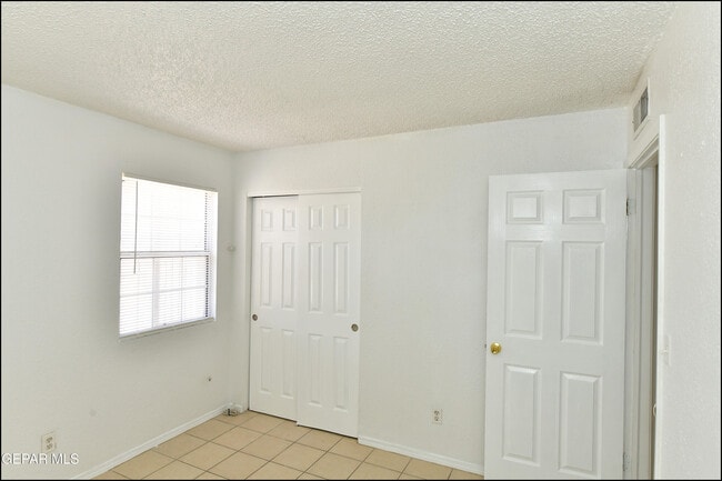 Building Photo - 8933 Kenneth St