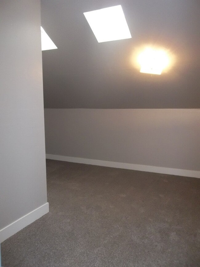 Building Photo - End Unit Spacious Two Bedroom Two & Half B...