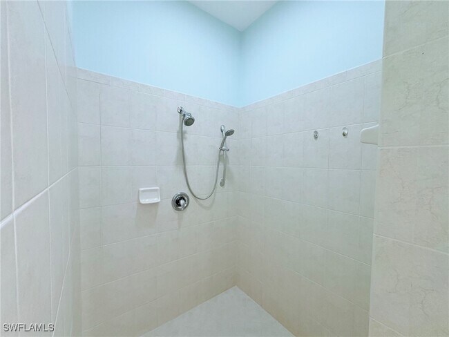 Building Photo - 4910 SW 17th Pl