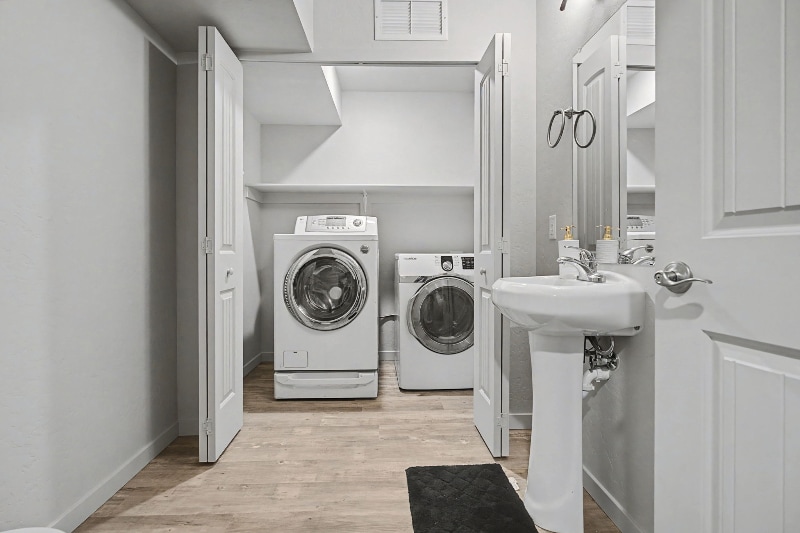 Building Photo - 2350 Canon Ave