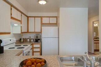 Building Photo - 2 Bedroom 1 Bath