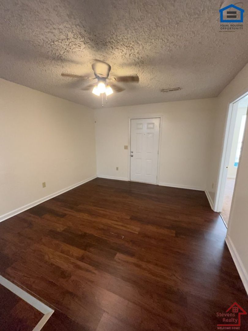 Building Photo - 220 Dogwood Pointe Dr