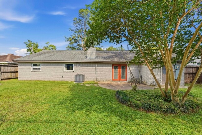 Building Photo - 1219 Wisterwood Dr