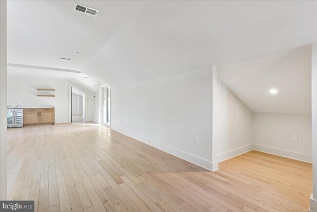 Building Photo - 4428 Albemarle St NW