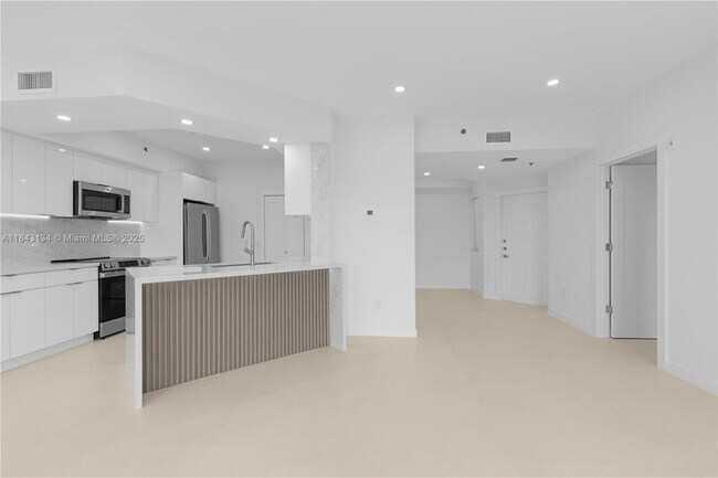 Building Photo - 3215 NE 184th St