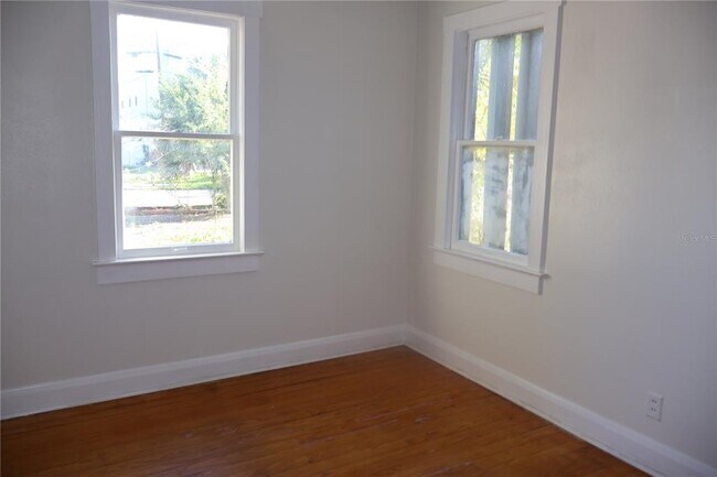 Building Photo - 3815 W De Leon St