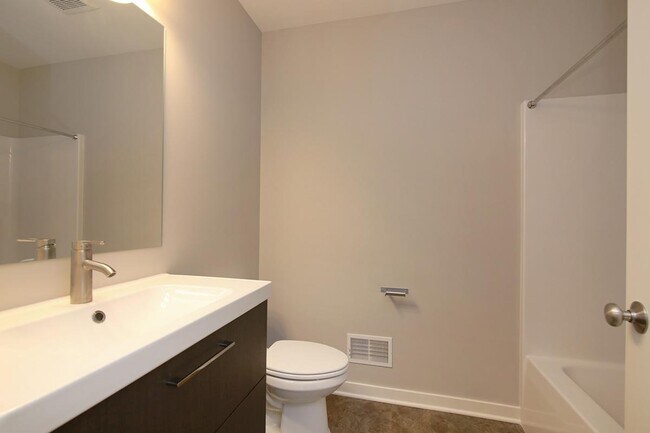 Building Photo - 289 E 19th St