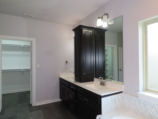 Building Photo - Beautiful 3 Bedroom, 2 Bath Home in South ...