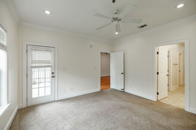 Building Photo - 350 Wood Lake Dr