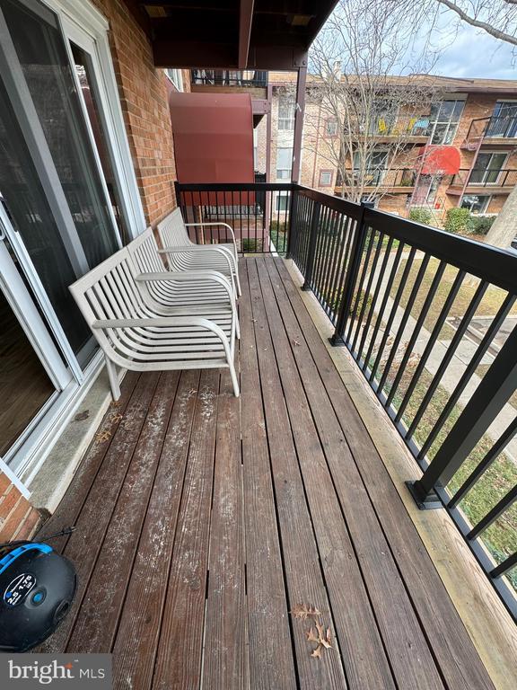 Building Photo - 214 Locust St SE