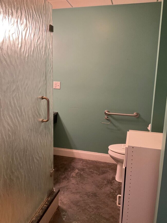 Building Photo - 6530 Derry St